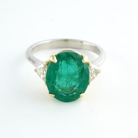 EMERLAD & DIA 18KW/Y 3-STONE RING - R11219