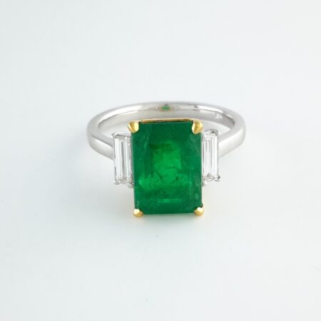 EMERALD & DIA 18KW 3-STONE RING - R11225