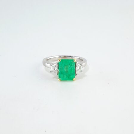 EMERALD & DIA 18KW 3-STONE RING - R11265