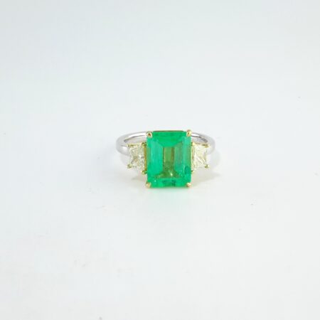 EMERALD & DIA 18KW 3-STONE RING - R11269