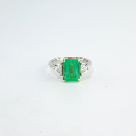 EMERALD & DIA 18KW 3-STONE RING - R11270