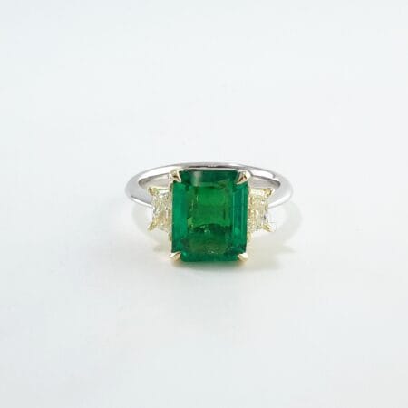 EMERALD & DIA 18KW 3-STONE RING - R11272