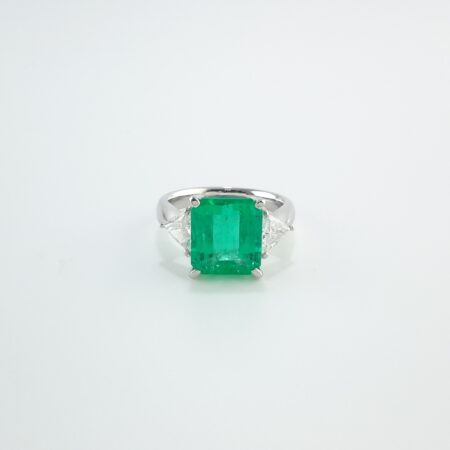 EMERALD & DIA PLAT 3-STONE RING - R11318