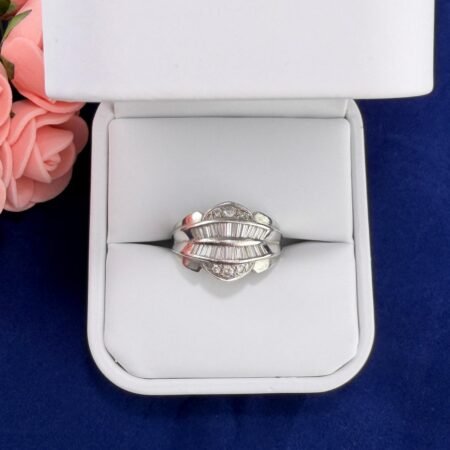 PLATINUM DIAMOND RING - R11424