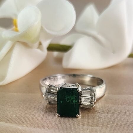 1.02 CT EMERALD DIA PLATINUM RING - R11605