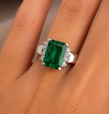 3.33 CT EMERALD DIAMOND PLATINUM RING - R11618